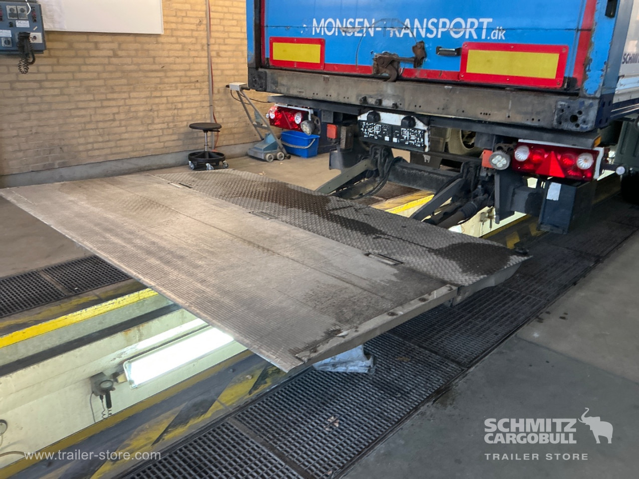 SCHMITZ Dryfreight Standard Taillift - Semi-remorque fourgon: photos 3 SCHMITZ Dryfreight Standard Taillift - Semi-remorque fourgon: photos 3