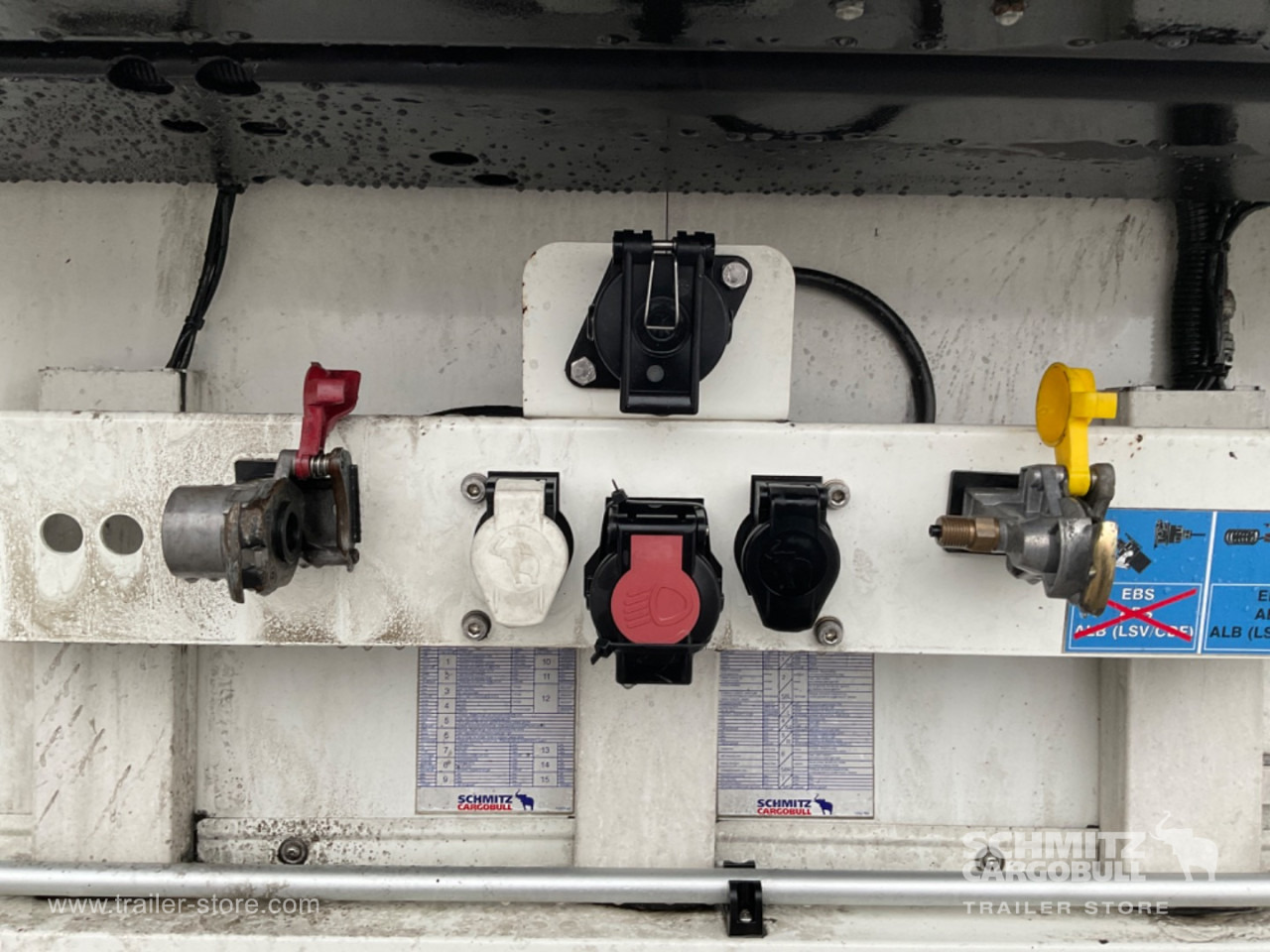 SCHMITZ Reefer Multitemp Double deck - Semi-remorque isothermique: photos 4 SCHMITZ Reefer Multitemp Double deck - Semi-remorque isothermique: photos 4