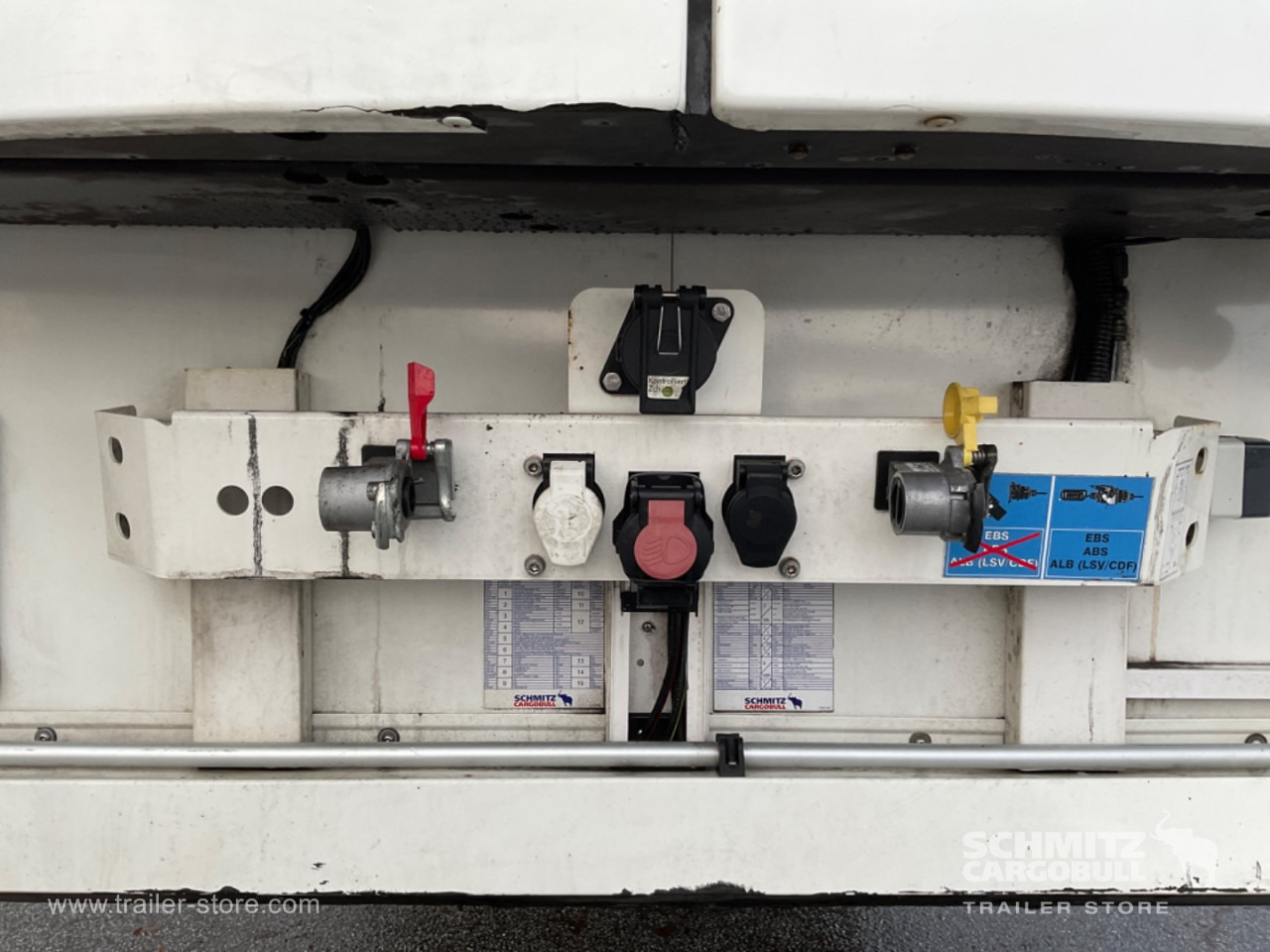 SCHMITZ Reefer Multitemp Double deck - Semi-remorque isothermique: photos 4 SCHMITZ Reefer Multitemp Double deck - Semi-remorque isothermique: photos 4