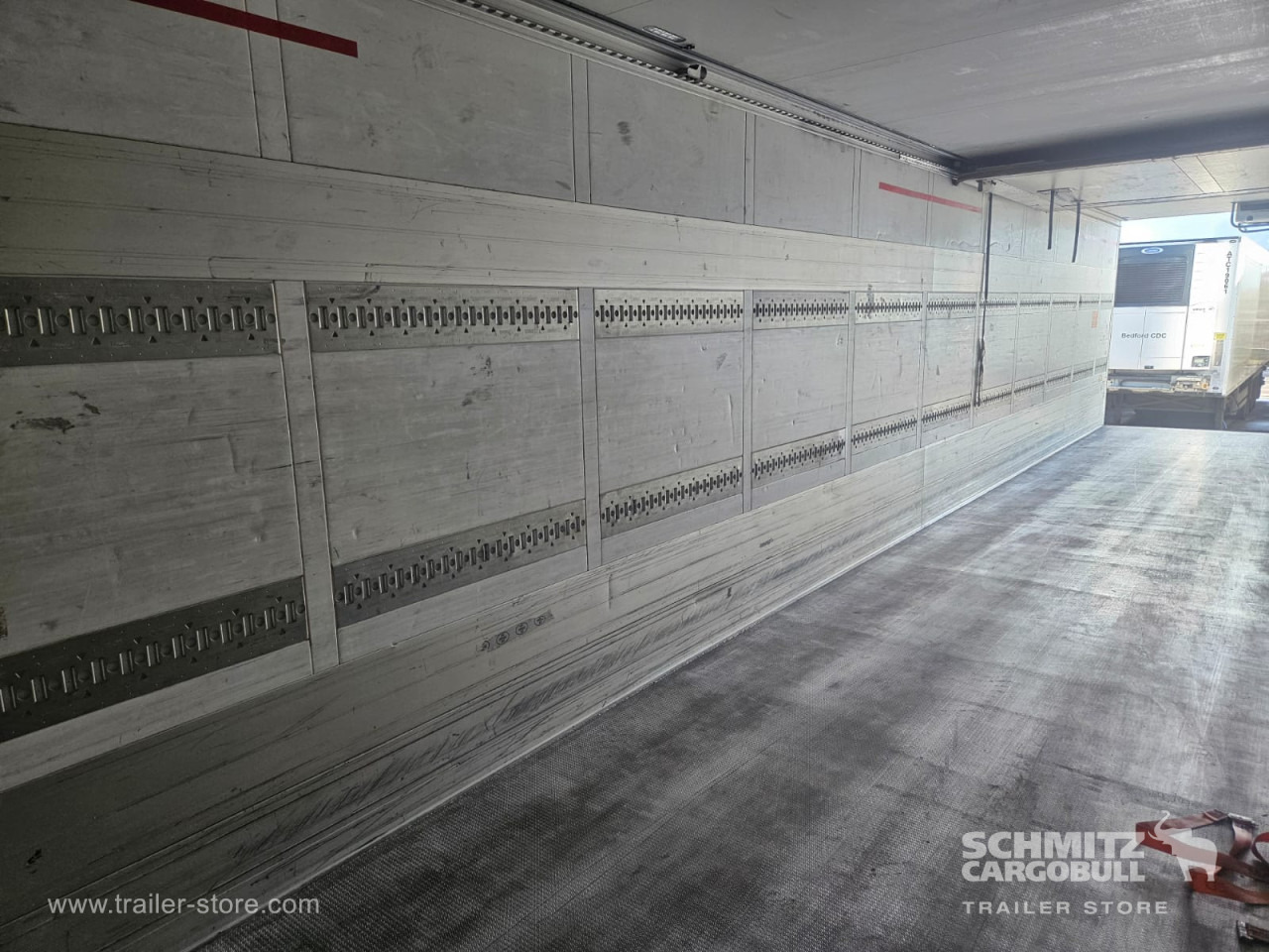SCHMITZ Reefer Multitemp - Semi-remorque isothermique: photos 4 SCHMITZ Reefer Multitemp - Semi-remorque isothermique: photos 4