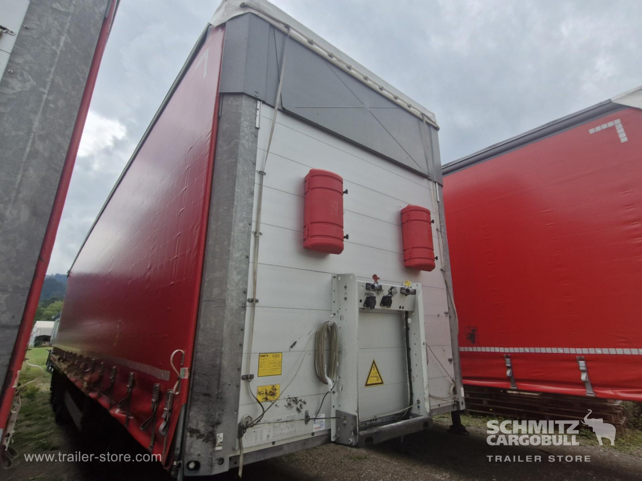 SCHMITZ Curtainsider Varios - Semi-remorque rideaux coulissants: photos 1 SCHMITZ Curtainsider Varios - Semi-remorque rideaux coulissants: photos 1