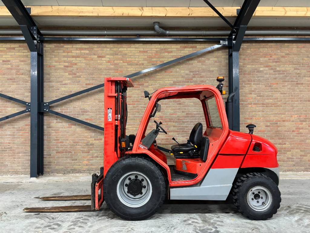 Manitou MH 25.4 T - Chariot tout terrain: photos 1 Manitou MH 25.4 T - Chariot tout terrain: photos 1