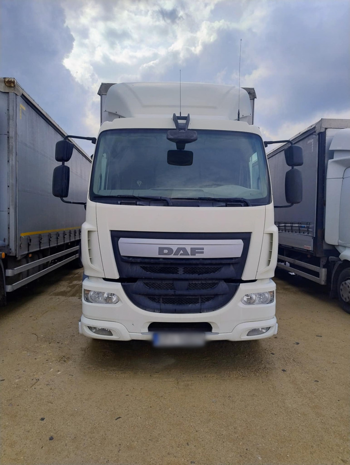 DAF LF 250 / Curtainsider 18 EPAL / sleeping cab - Camion à rideaux coulissants: photos 2 DAF LF 250 / Curtainsider 18 EPAL / sleeping cab - Camion à rideaux coulissants: photos 2