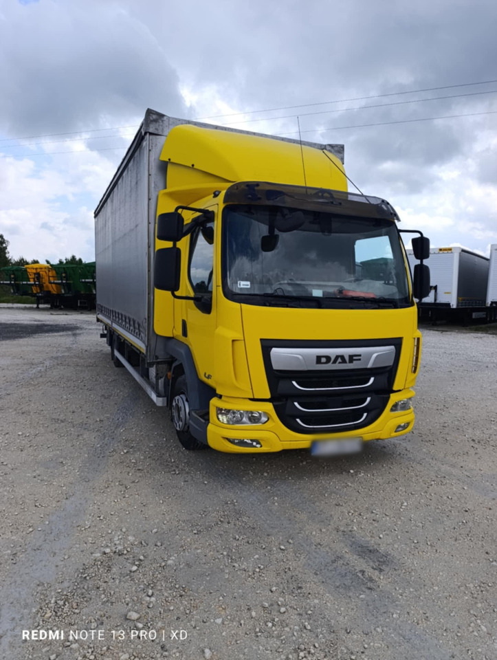 DAF LF 260 / Curtainsider 18 EPAL / sleeper cab - Camion à rideaux coulissants: photos 2 DAF LF 260 / Curtainsider 18 EPAL / sleeper cab - Camion à rideaux coulissants: photos 2