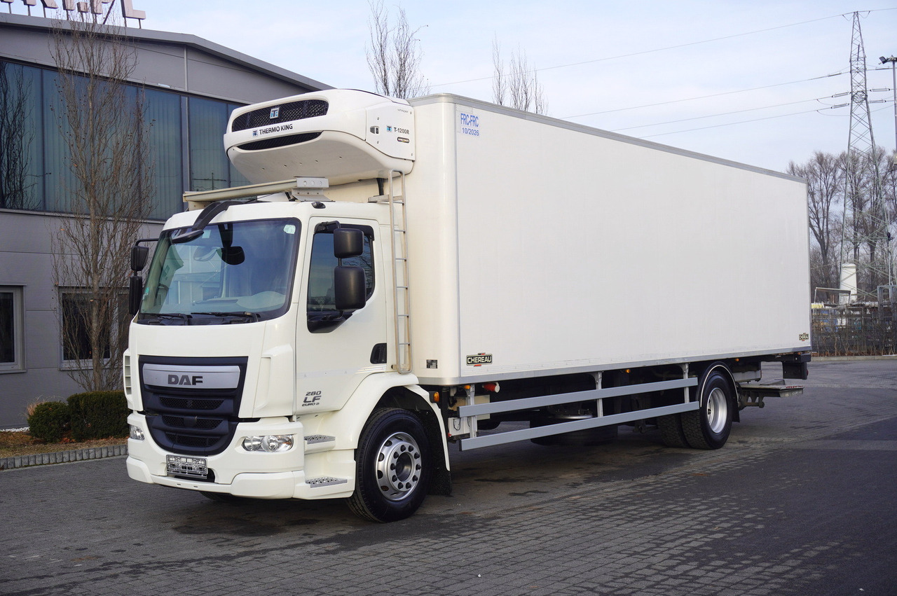 DAF LF 280 / Chereau multi-temperature refrigerator / Dhollandia DHSM.30 lift 2000 kg - Camion frigorifique: photos 1 DAF LF 280 / Chereau multi-temperature refrigerator / Dhollandia DHSM.30 lift 2000 kg - Camion frigorifique: photos 1