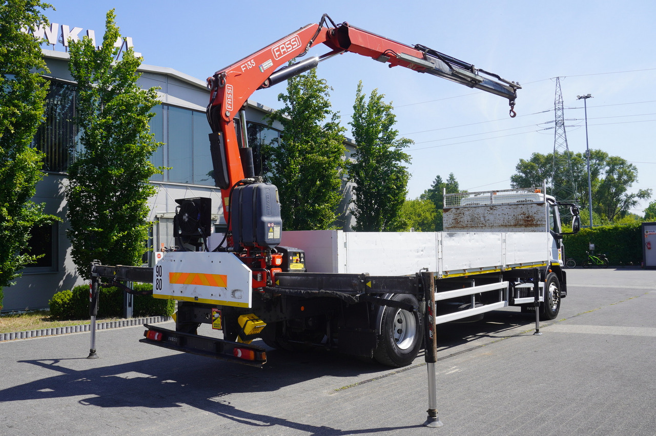 IVECO EUROCARGO 190-280L / FASSI F135A / 8 M / Lift cap. 5580 kg - Camion plateau, Camion grue: photos 3 IVECO EUROCARGO 190-280L / FASSI F135A / 8 M / Lift cap. 5580 kg - Camion plateau, Camion grue: photos 3