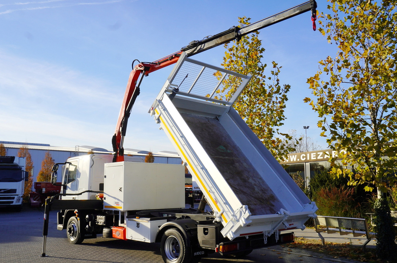 IVECO Eurocargo 120E18 Crane Palfinger / 3-way tipper / sleeper cab - Camion grue: photos 4 IVECO Eurocargo 120E18 Crane Palfinger / 3-way tipper / sleeper cab - Camion grue: photos 4