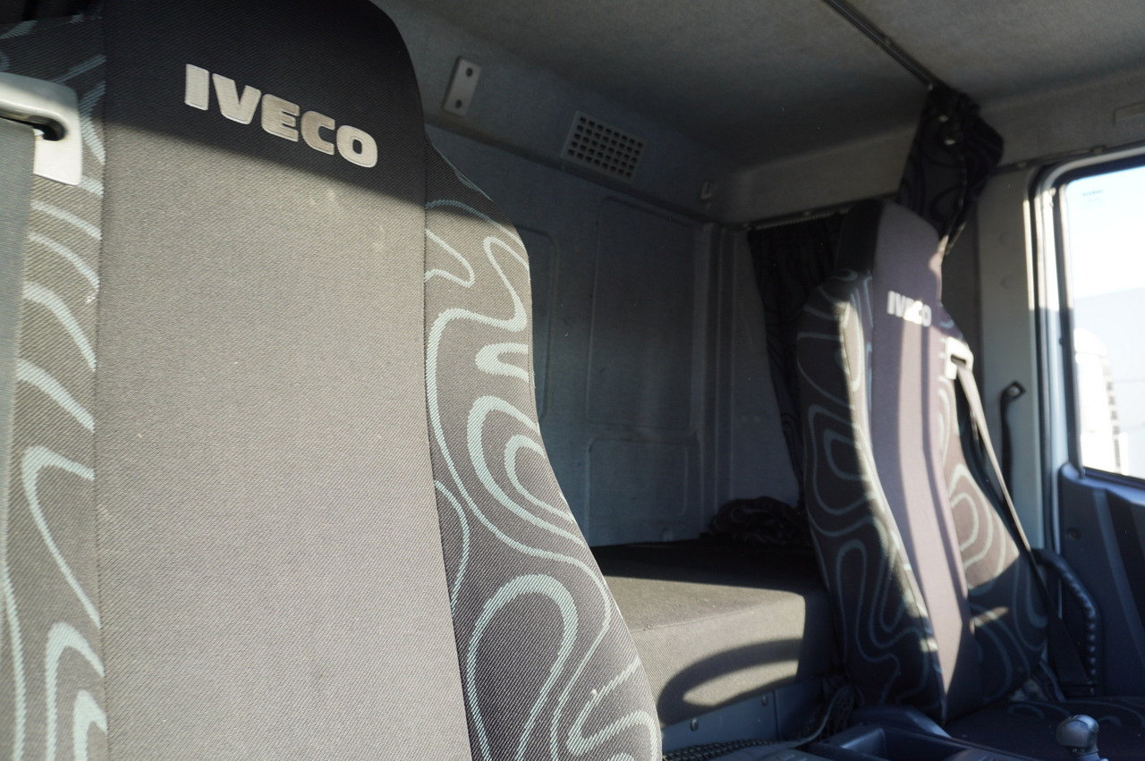 Camion plateau, Camion grue IVECO Eurocargo 120E18 Crane Palfinger / 3-way tipper / sleeper cab: photos 17