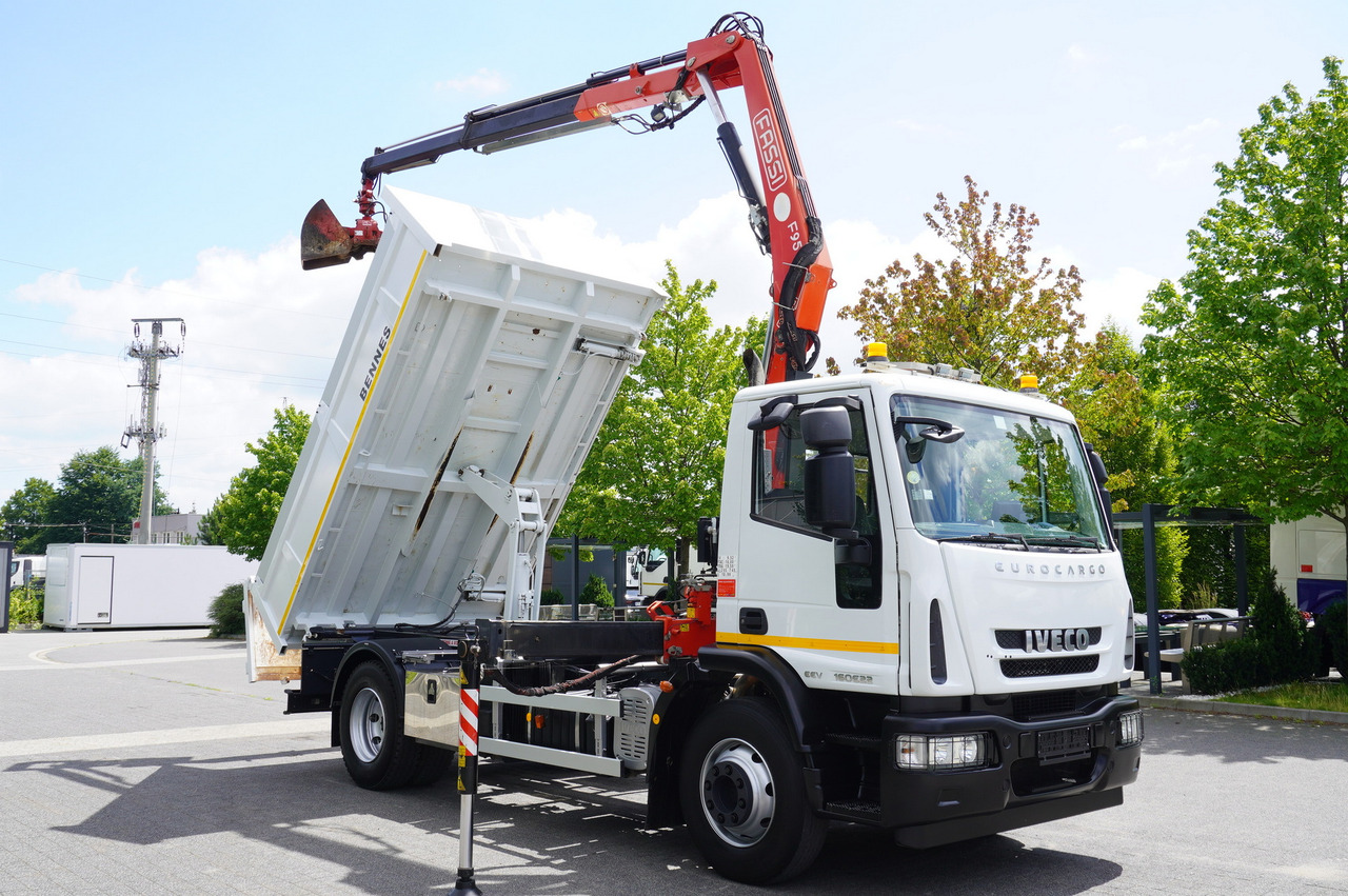 IVECO Eurocargo 160E22 EEV Dump truck / Bortmatic / Crane FASSI F95A.0.22 - Camion plateau, Camion grue: photos 3 IVECO Eurocargo 160E22 EEV Dump truck / Bortmatic / Crane FASSI F95A.0.22 - Camion plateau, Camion grue: photos 3