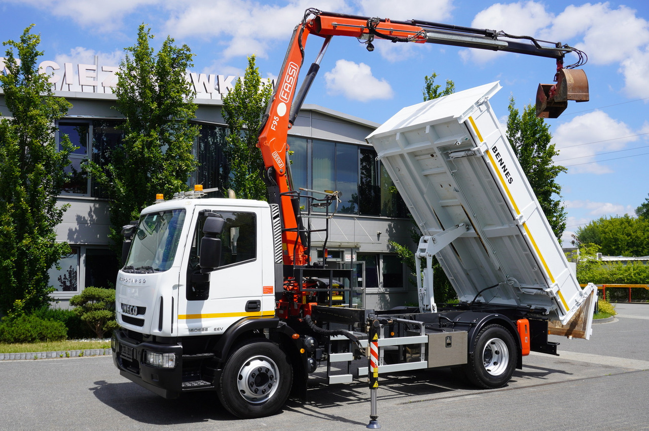 IVECO Eurocargo 160E22 EEV Dump truck / Bortmatic / Crane FASSI F95A.0.22 - Camion grue: photos 1 IVECO Eurocargo 160E22 EEV Dump truck / Bortmatic / Crane FASSI F95A.0.22 - Camion grue: photos 1