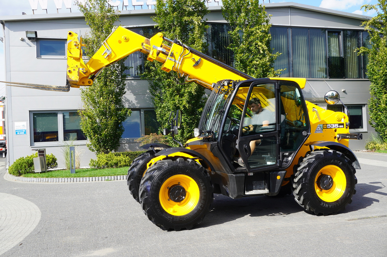 JCB 535-95 / 3.5 T / range 9.5 m / 700 MTH!! - Chargeuse sur pneus télescopique: photos 5 JCB 535-95 / 3.5 T / range 9.5 m / 700 MTH!! - Chargeuse sur pneus télescopique: photos 5