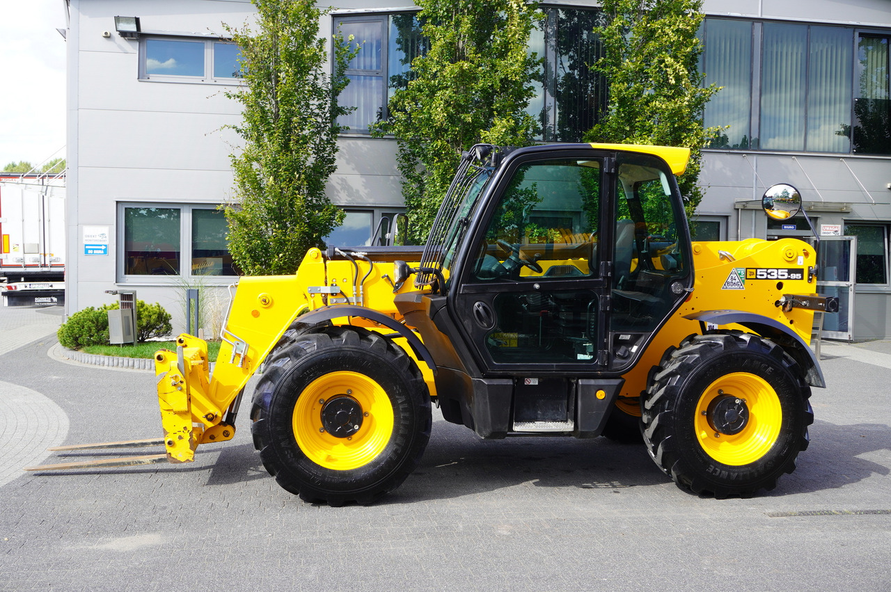 JCB 535-95 / 3.5 T / range 9.5 m / 700 MTH!! - Chargeuse sur pneus télescopique: photos 4 JCB 535-95 / 3.5 T / range 9.5 m / 700 MTH!! - Chargeuse sur pneus télescopique: photos 4