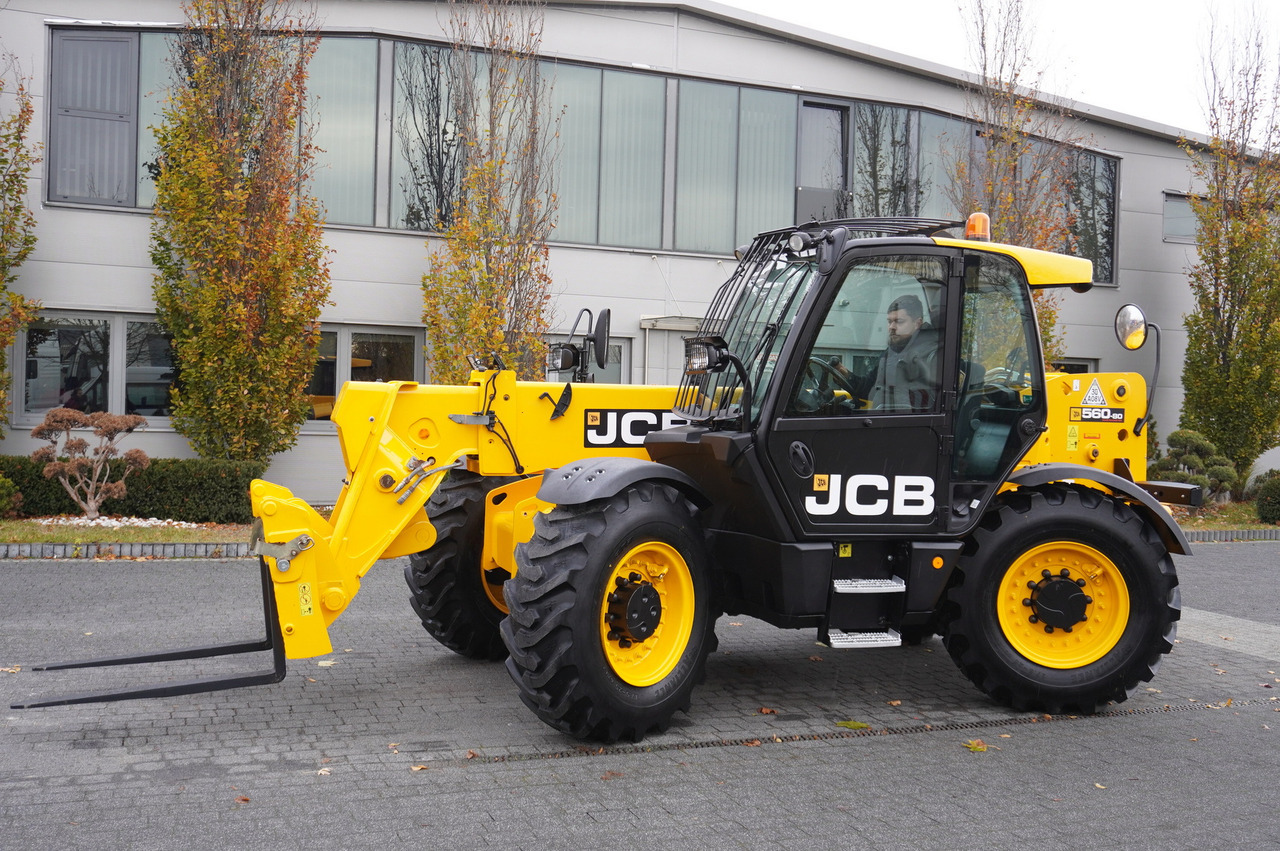 JCB 560-80 / 6 ton lifting capacity / power 146 HP - Chargeuse sur pneus télescopique: photos 3 JCB 560-80 / 6 ton lifting capacity / power 146 HP - Chargeuse sur pneus télescopique: photos 3