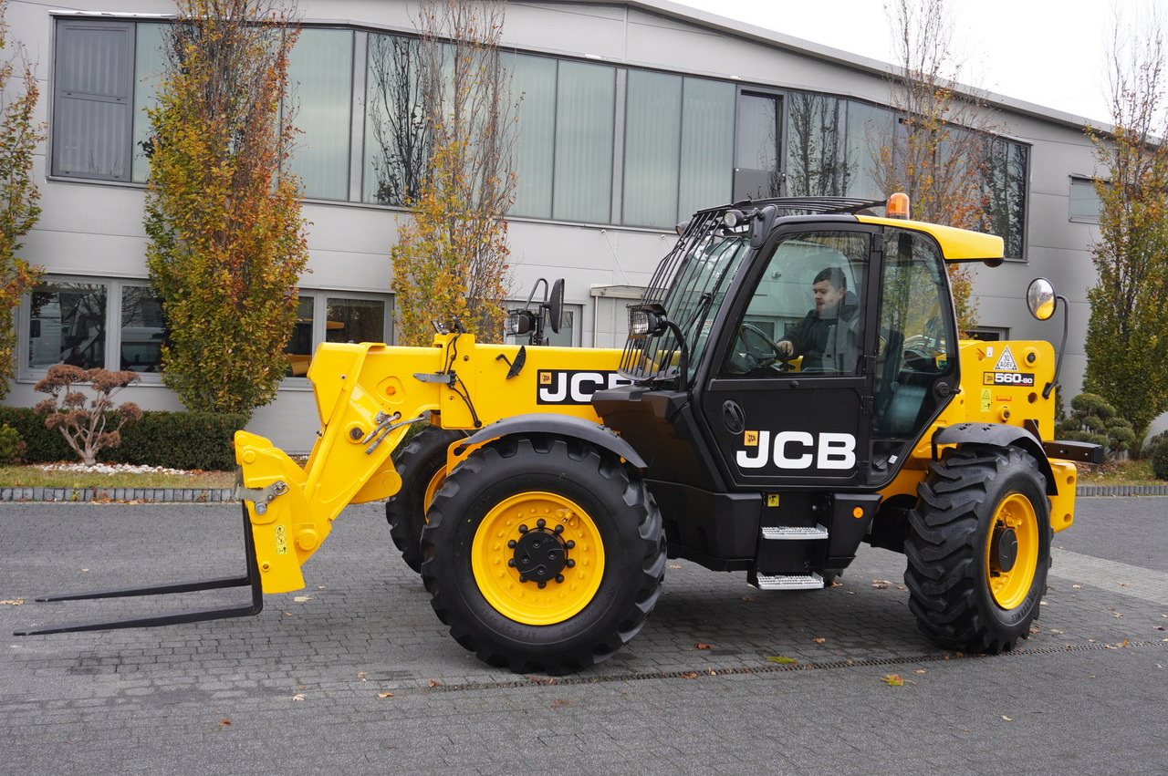 JCB 560-80 / 6 ton lifting capacity / power 146 HP - Chargeuse sur pneus: photos 5 JCB 560-80 / 6 ton lifting capacity / power 146 HP - Chargeuse sur pneus: photos 5