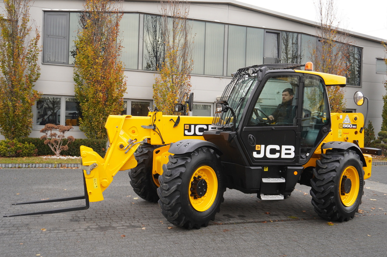 JCB 560-80 / 6 ton lifting capacity / power 146 HP - Chargeuse sur pneus télescopique: photos 5 JCB 560-80 / 6 ton lifting capacity / power 146 HP - Chargeuse sur pneus télescopique: photos 5