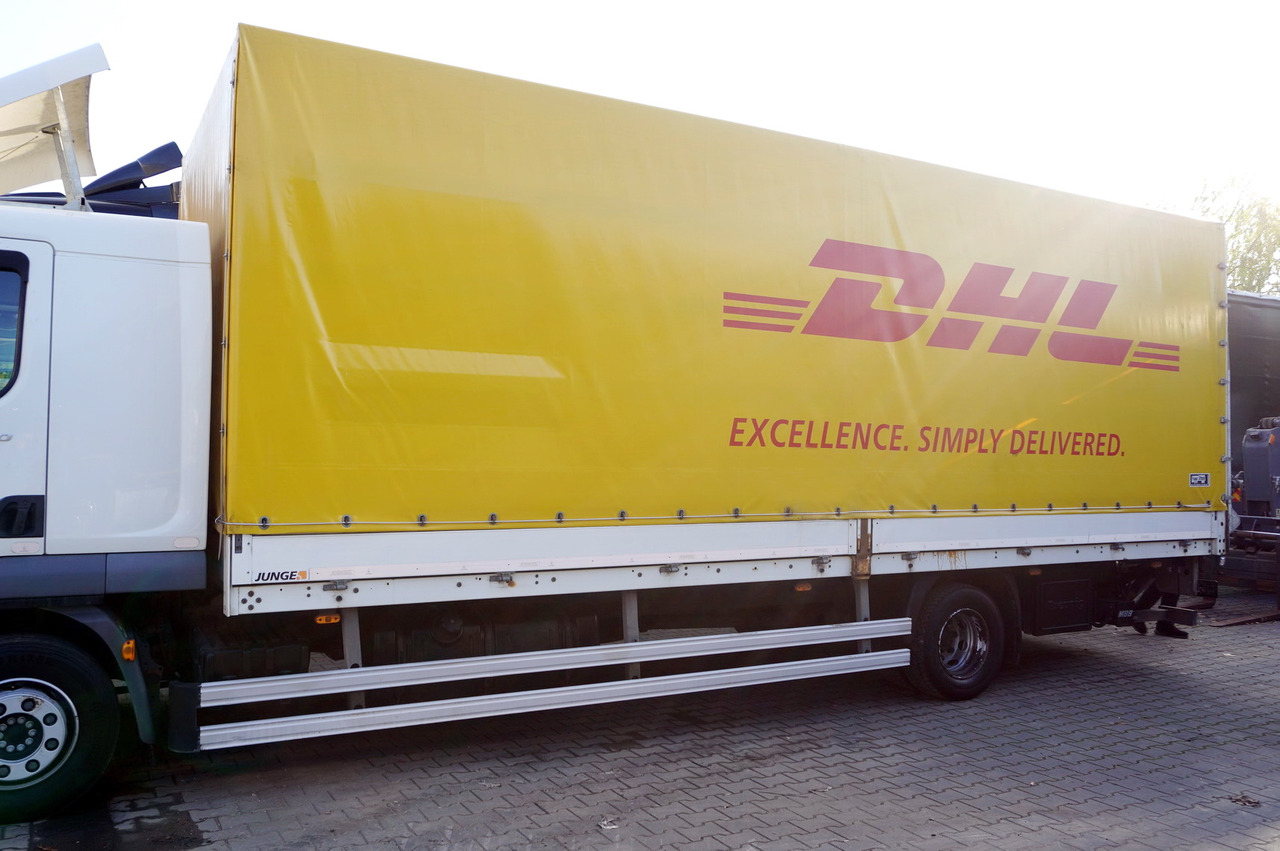 JUNGE Body Tarpaulin JUNGE / 18 Europallets / 2015 - Carrosserie bâchee: photos 3 JUNGE Body Tarpaulin JUNGE / 18 Europallets / 2015 - Carrosserie bâchee: photos 3