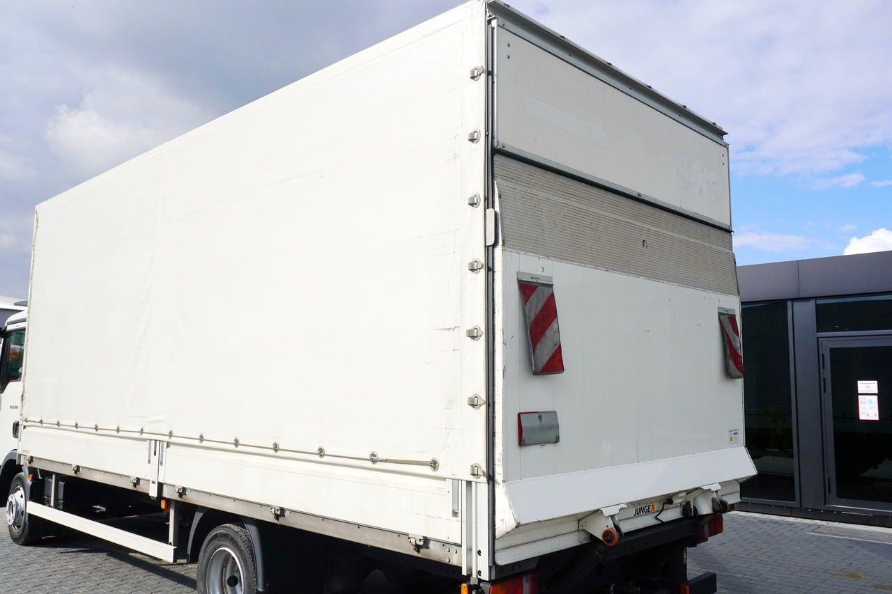 JUNGE Tarpaulin body + lift Dhollandia 1000 kg - Carrosserie bâchee: photos 4 JUNGE Tarpaulin body + lift Dhollandia 1000 kg - Carrosserie bâchee: photos 4