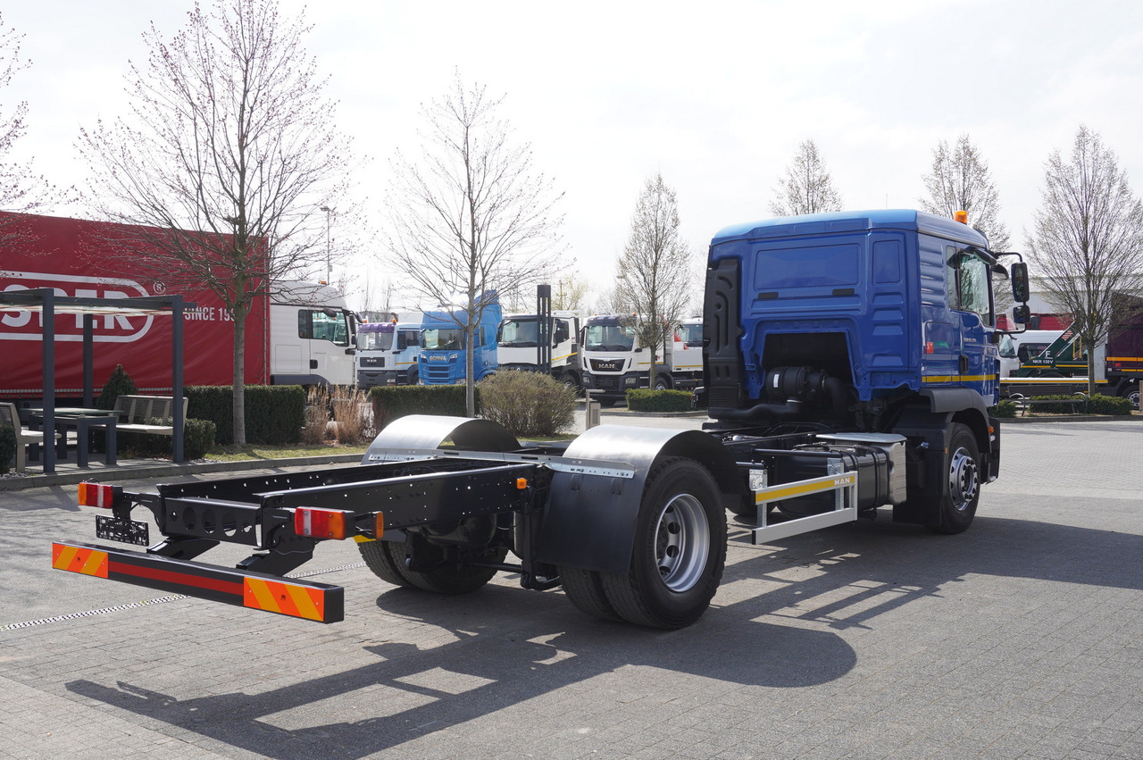 MAN TGM 18.290 E6 / Full ADR / sleeper cabin / chassis - Châssis cabine: photos 3 MAN TGM 18.290 E6 / Full ADR / sleeper cabin / chassis - Châssis cabine: photos 3