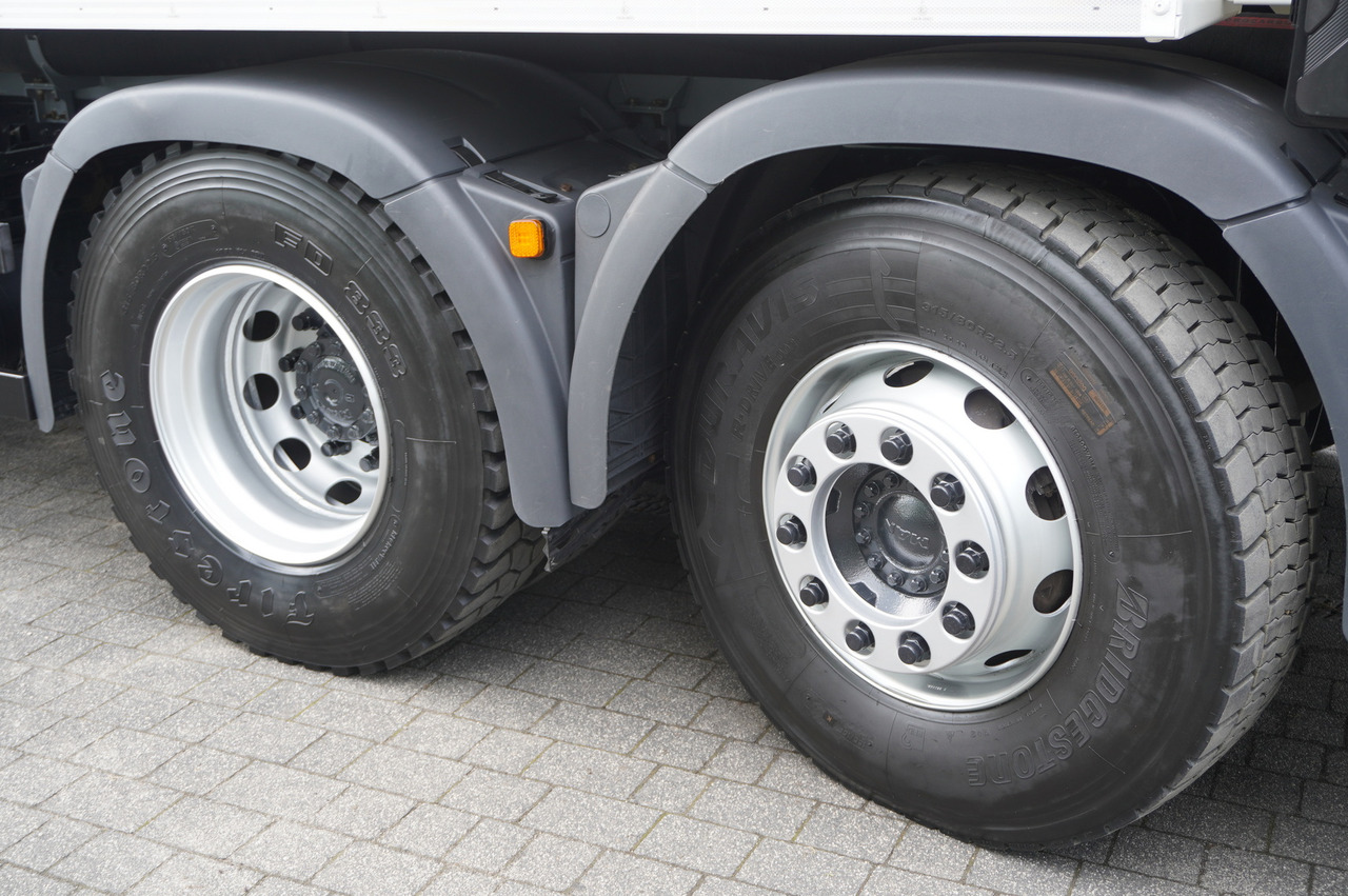 Camion hydrocureur MAN TGM 26.340 E6 / RIVARD sewage cleaner 11.8 m3 / 170 tho. km / steered axle: photos 25 Camion hydrocureur MAN TGM 26.340 E6 / RIVARD sewage cleaner 11.8 m3 / 170 tho. km / steered axle: photos 25