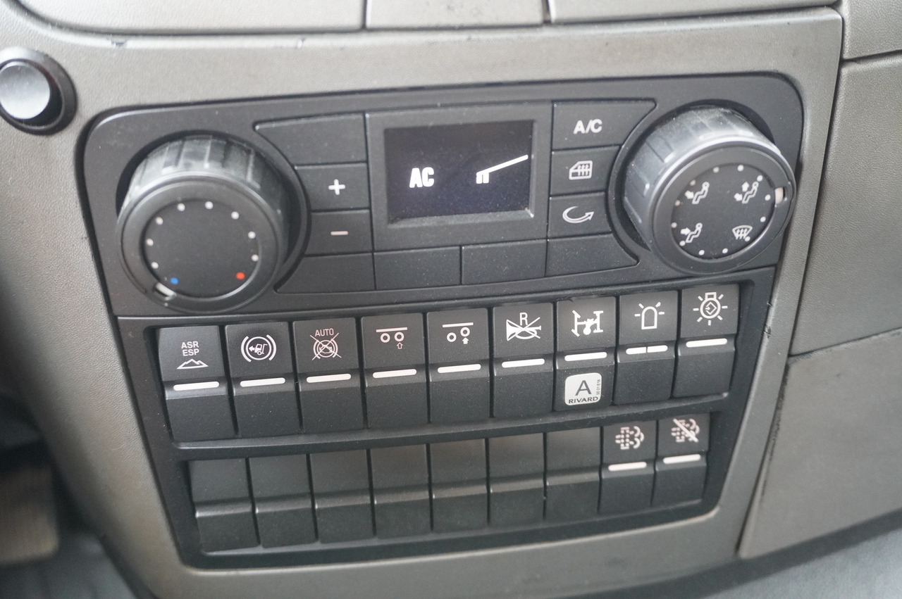 Camion hydrocureur MAN TGM 26.340 E6 / RIVARD sewage cleaner 11.8 m3 / 170 tho. km / steered axle: photos 31 Camion hydrocureur MAN TGM 26.340 E6 / RIVARD sewage cleaner 11.8 m3 / 170 tho. km / steered axle: photos 31