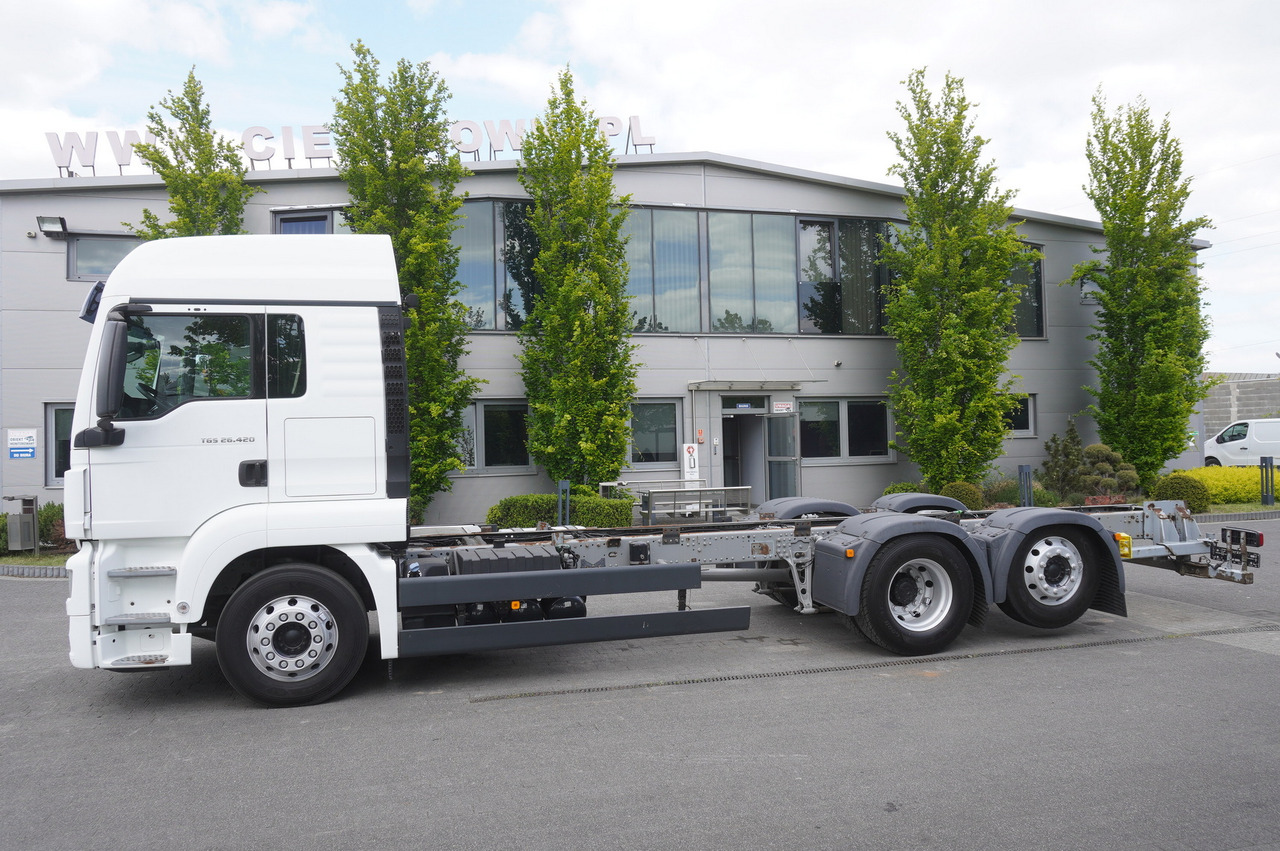 MAN TGS 26.420 / 7.5 m chassis / 14.5 t load cap. / Sleeping cab - Châssis cabine: photos 2 MAN TGS 26.420 / 7.5 m chassis / 14.5 t load cap. / Sleeping cab - Châssis cabine: photos 2