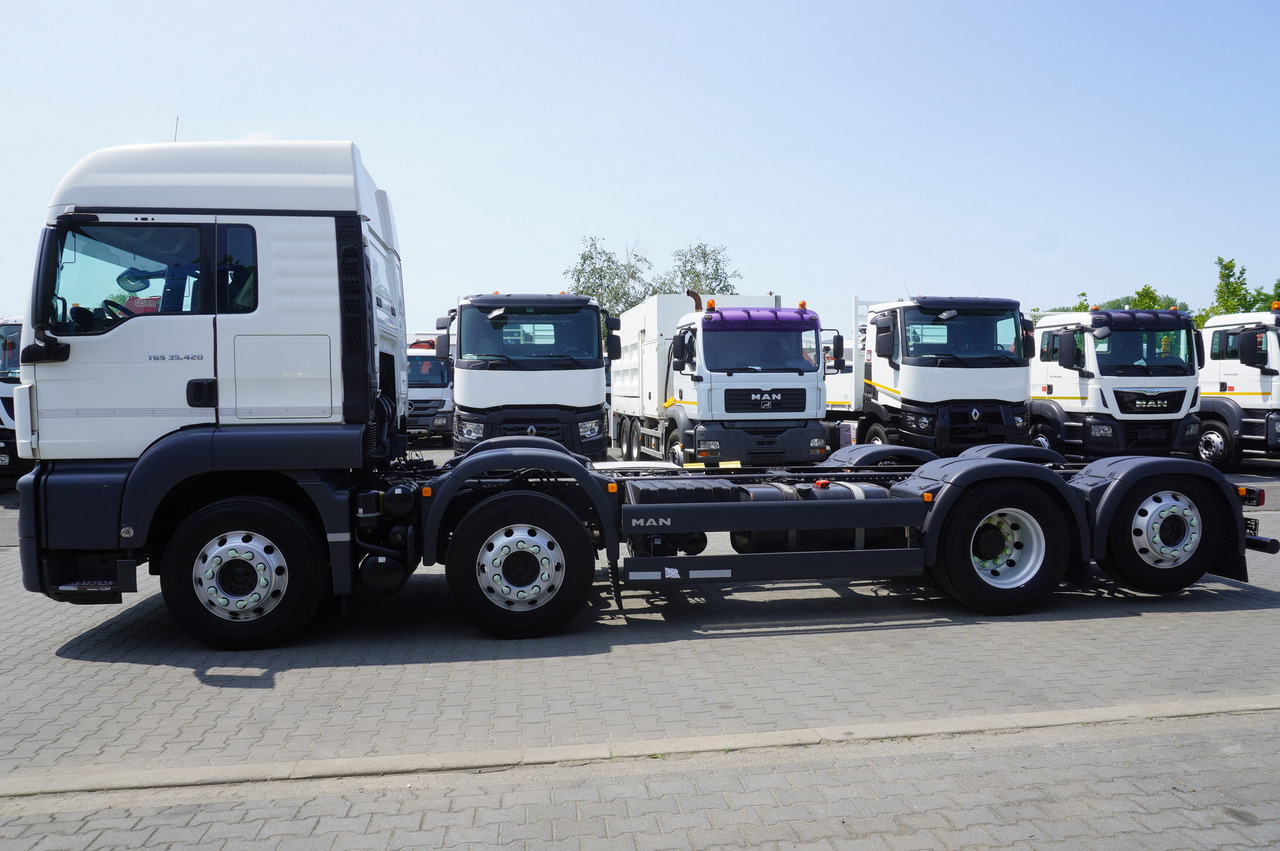 MAN TGS 35.420 8x2 / Chassis 6.4 m / 3 steered axles - Camion grue: photos 3 MAN TGS 35.420 8x2 / Chassis 6.4 m / 3 steered axles - Camion grue: photos 3