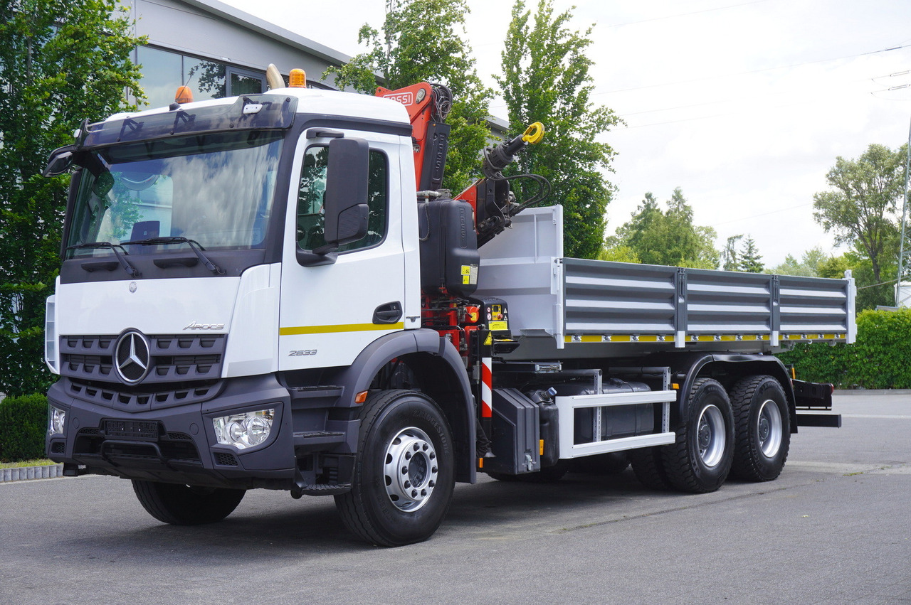 MERCEDES-BENZ AROCS 2633 6x4 / 5.5 T crane FASSI F135 / Tipper 15 EPAL - Camion plateau, Camion grue: photos 2 MERCEDES-BENZ AROCS 2633 6x4 / 5.5 T crane FASSI F135 / Tipper 15 EPAL - Camion plateau, Camion grue: photos 2