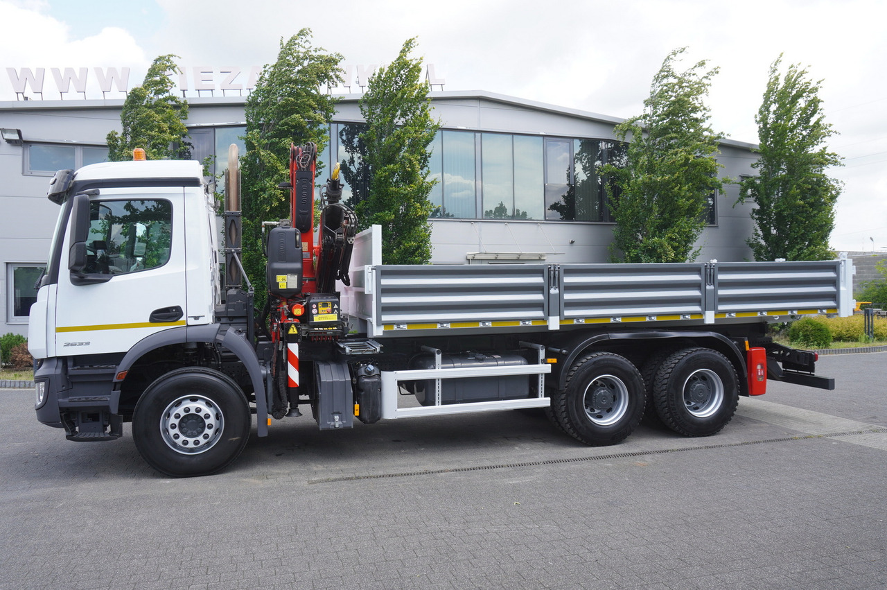 MERCEDES-BENZ AROCS 2633 6x4 / 5.5 T crane FASSI F135 / Tipper 15 EPAL - Camion plateau, Camion grue: photos 3 MERCEDES-BENZ AROCS 2633 6x4 / 5.5 T crane FASSI F135 / Tipper 15 EPAL - Camion plateau, Camion grue: photos 3