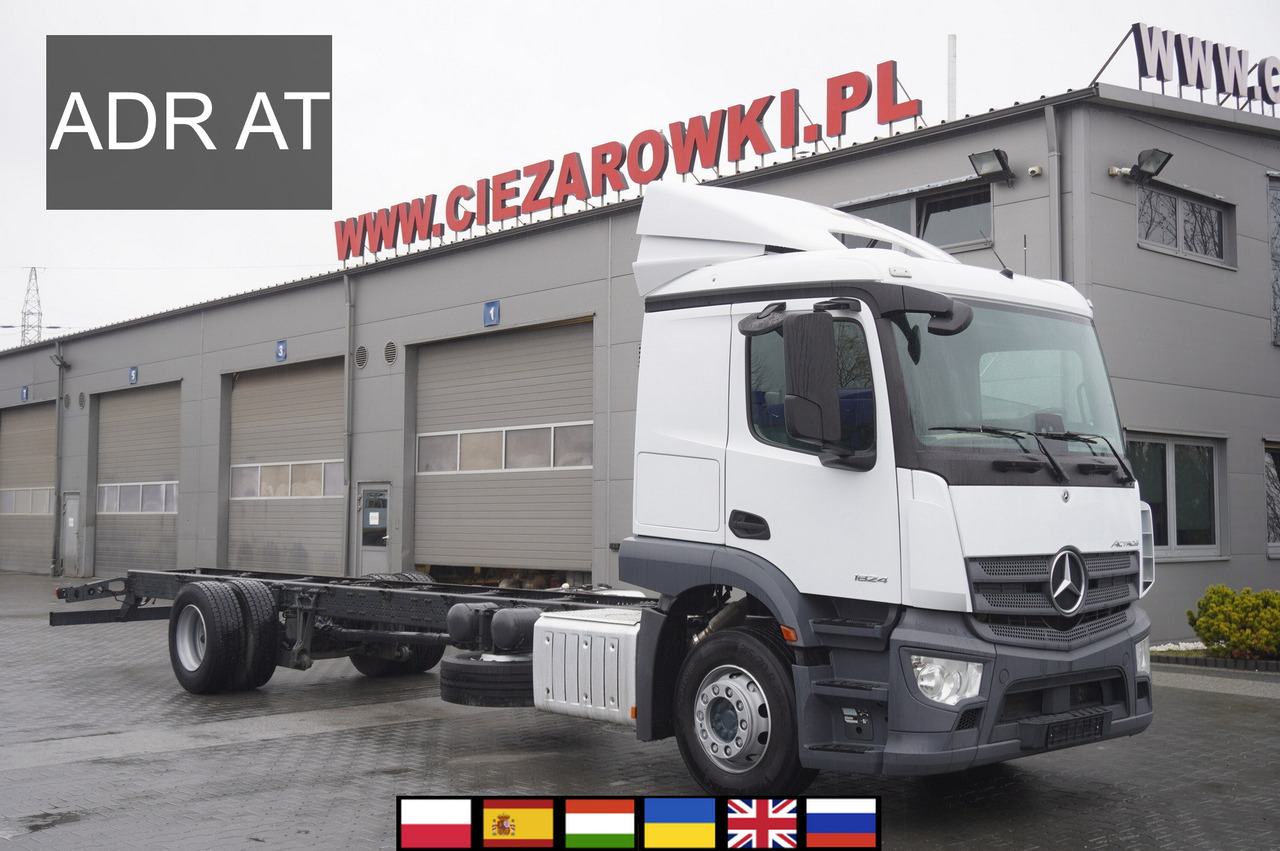 MERCEDES-BENZ Actros 1824 / 9.1 m chassis / ADR AT / sleeping cabin - Châssis cabine: photos 1 MERCEDES-BENZ Actros 1824 / 9.1 m chassis / ADR AT / sleeping cabin - Châssis cabine: photos 1