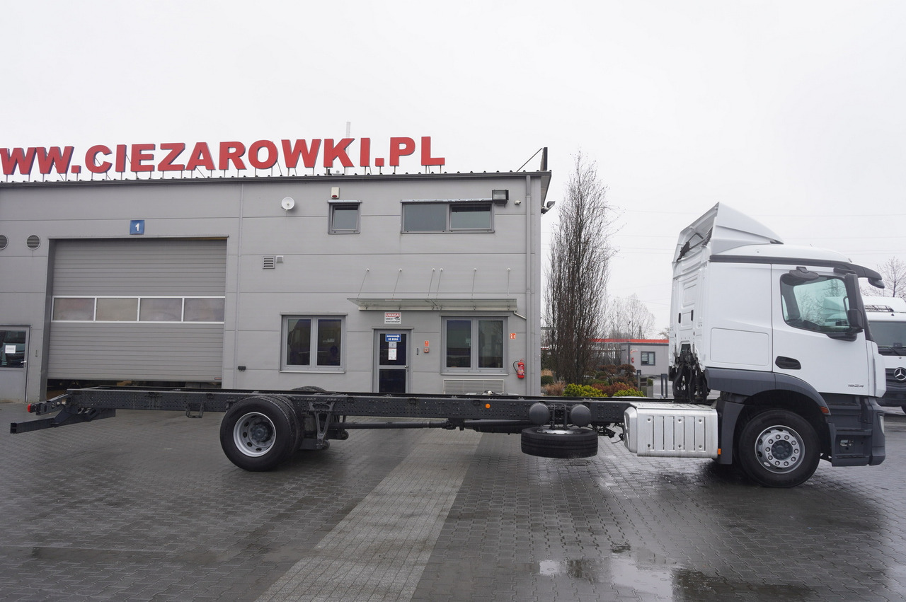 MERCEDES-BENZ Actros 1824 / 9.1 m chassis / ADR AT / sleeping cabin - Châssis cabine: photos 2 MERCEDES-BENZ Actros 1824 / 9.1 m chassis / ADR AT / sleeping cabin - Châssis cabine: photos 2