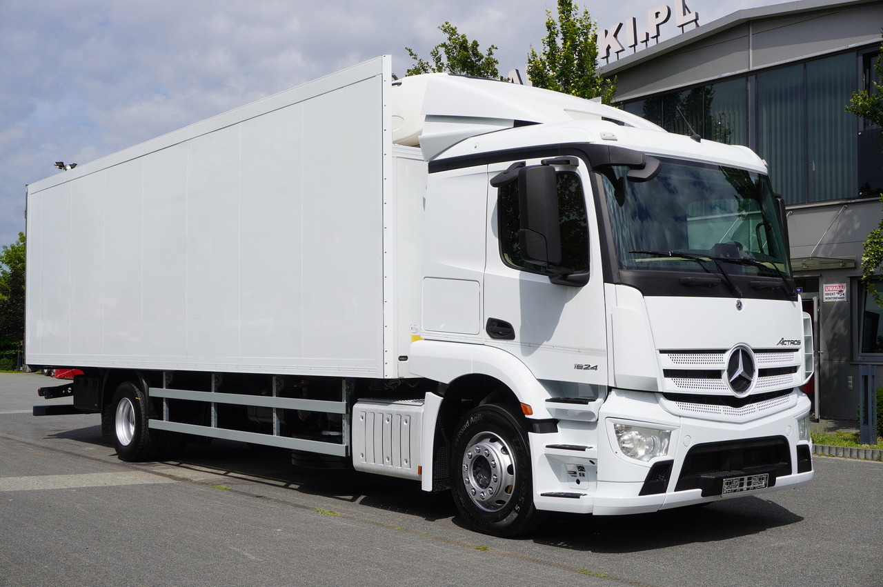 Camion frigorifique MERCEDES-BENZ Actros 1824 / Refrigerator 22 EPAL / Carrier Supra 850 / Sleeping cabin: photos 8 Camion frigorifique MERCEDES-BENZ Actros 1824 / Refrigerator 22 EPAL / Carrier Supra 850 / Sleeping cabin: photos 8