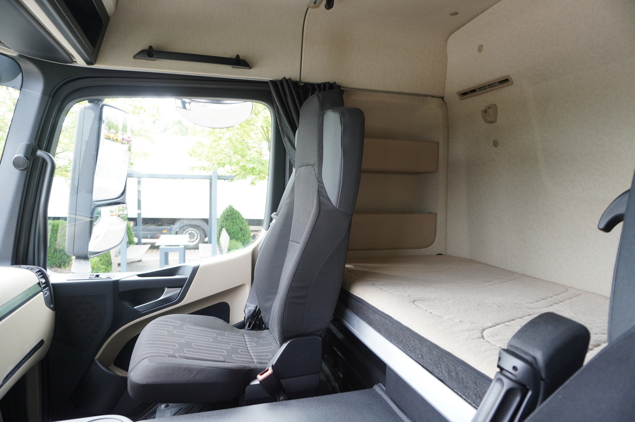 Camion frigorifique MERCEDES-BENZ Actros 1824 / Refrigerator 22 EPAL / Carrier Supra 850 / Sleeping cabin: photos 21 Camion frigorifique MERCEDES-BENZ Actros 1824 / Refrigerator 22 EPAL / Carrier Supra 850 / Sleeping cabin: photos 21