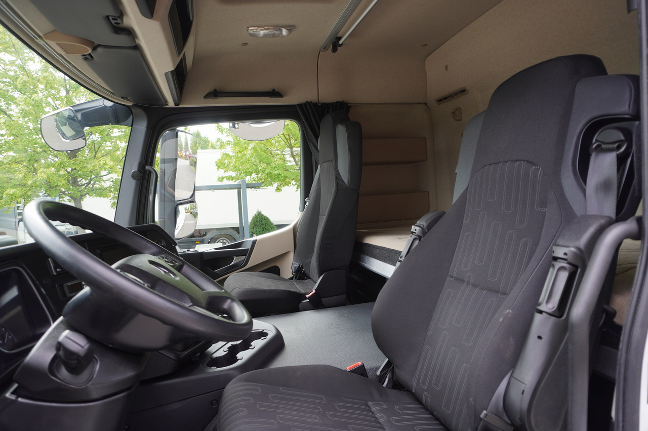 Camion frigorifique MERCEDES-BENZ Actros 1824 / Refrigerator 22 EPAL / Carrier Supra 850 / Sleeping cabin: photos 20 Camion frigorifique MERCEDES-BENZ Actros 1824 / Refrigerator 22 EPAL / Carrier Supra 850 / Sleeping cabin: photos 20