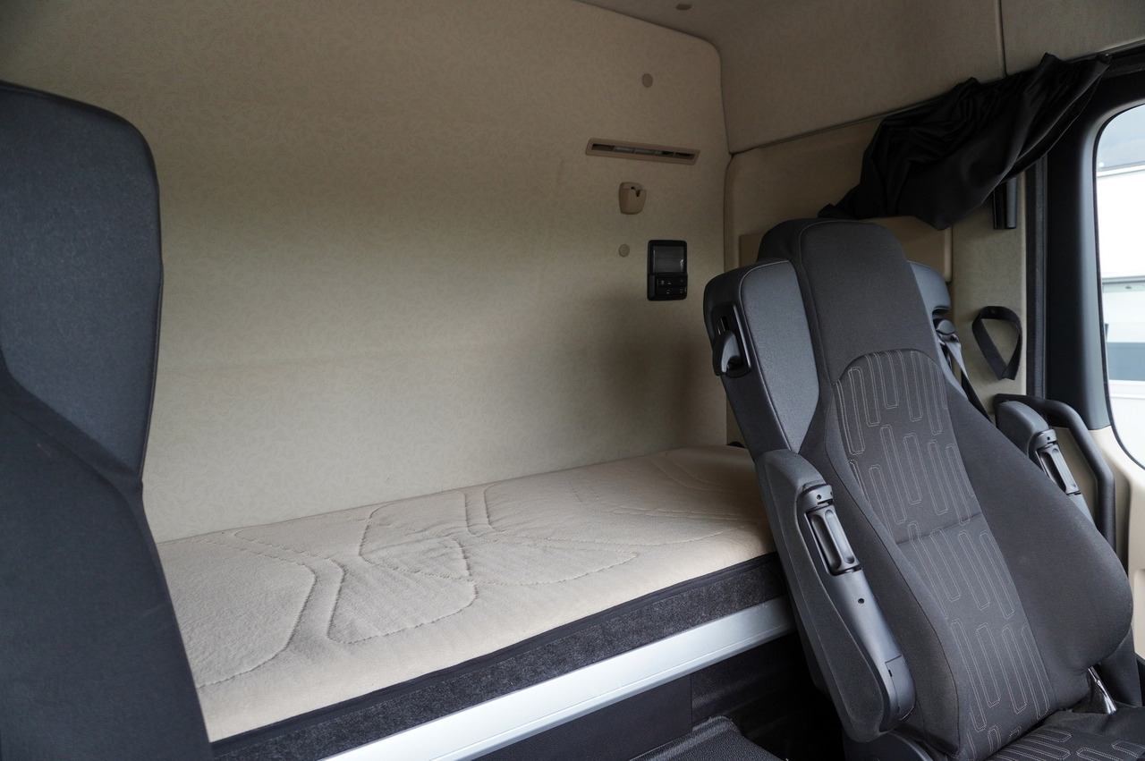 Camion frigorifique MERCEDES-BENZ Actros 1824 / Refrigerator 22 EPAL / Carrier Supra 850 / Sleeping cabin: photos 26 Camion frigorifique MERCEDES-BENZ Actros 1824 / Refrigerator 22 EPAL / Carrier Supra 850 / Sleeping cabin: photos 26