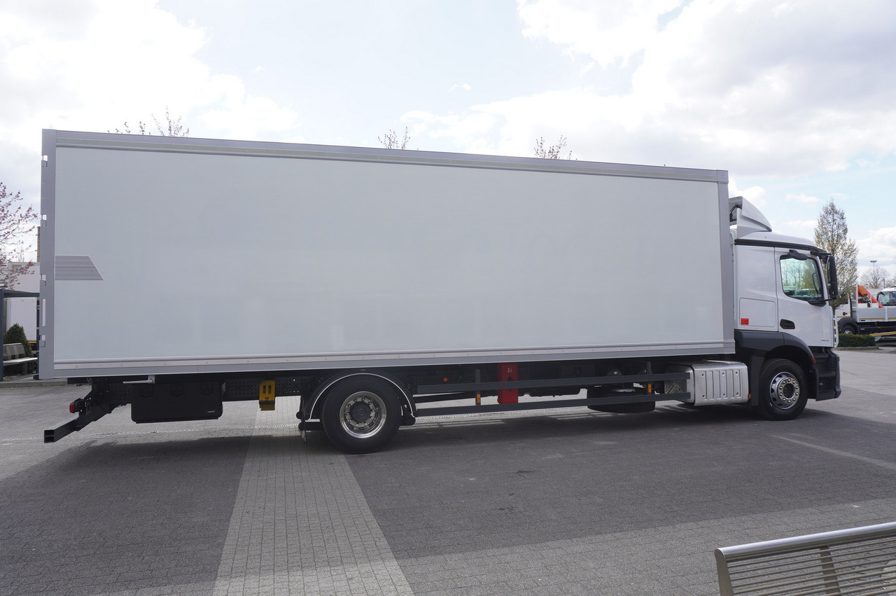 MERCEDES-BENZ Actros 1824 / Refrigerator / Carrier Supra 1250 / Sleeping cabin - Camion frigorifique: photos 2 MERCEDES-BENZ Actros 1824 / Refrigerator / Carrier Supra 1250 / Sleeping cabin - Camion frigorifique: photos 2