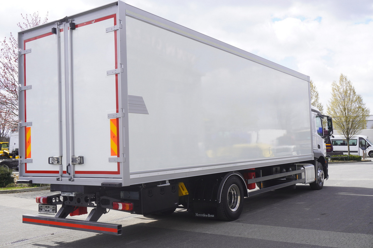 MERCEDES-BENZ Actros 1824 / Refrigerator / Carrier Supra 1250 / Sleeping cabin - Camion frigorifique: photos 3 MERCEDES-BENZ Actros 1824 / Refrigerator / Carrier Supra 1250 / Sleeping cabin - Camion frigorifique: photos 3