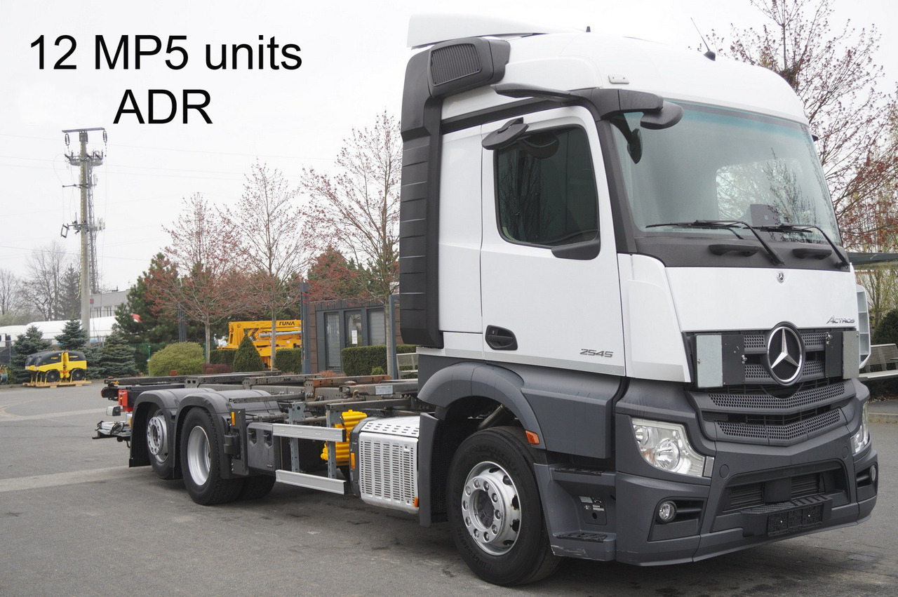 MERCEDES-BENZ Actros 2545 6×2 MP5 / ADR / several units - Camion porte-conteneur/ Caisse mobile: photos 1 MERCEDES-BENZ Actros 2545 6×2 MP5 / ADR / several units - Camion porte-conteneur/ Caisse mobile: photos 1