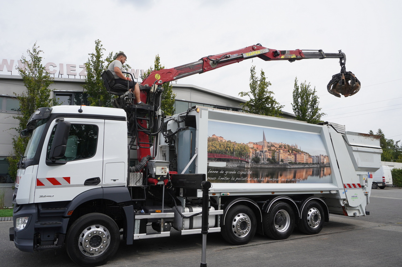 MERCEDES-BENZ Antos 3240 8x2 / Tajfun 5T crane / Farid Industries garbage truck/ 3 steered axles - Camion hydrocureur: photos 1 MERCEDES-BENZ Antos 3240 8x2 / Tajfun 5T crane / Farid Industries garbage truck/ 3 steered axles - Camion hydrocureur: photos 1