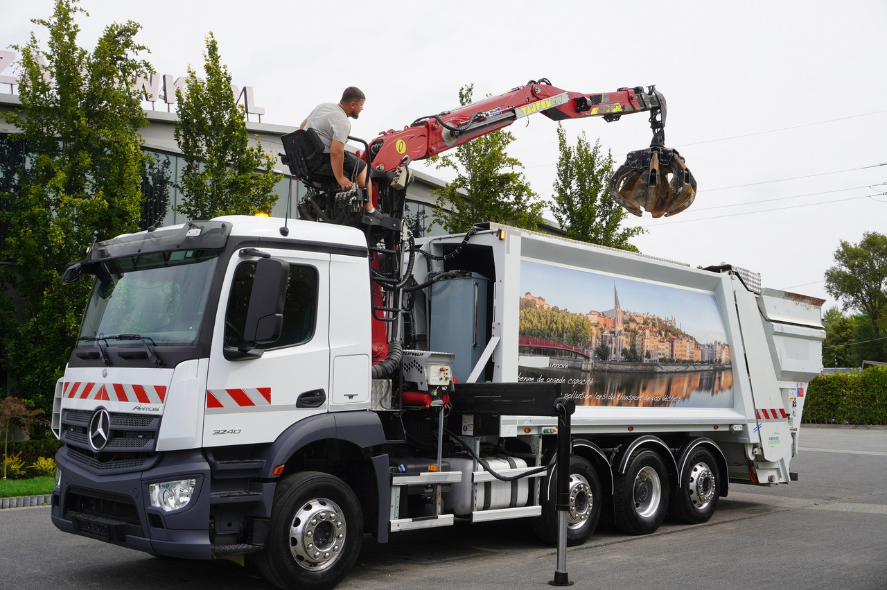 MERCEDES-BENZ Antos 3240 8x2 / Tajfun 5T crane / Farid Industries garbage truck/ 3 steered axles - Camion hydrocureur: photos 4 MERCEDES-BENZ Antos 3240 8x2 / Tajfun 5T crane / Farid Industries garbage truck/ 3 steered axles - Camion hydrocureur: photos 4