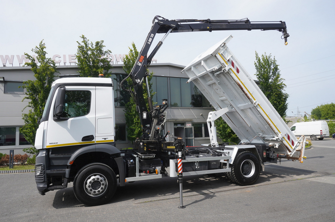 MERCEDES-BENZ Arocs 1833 / 87,000 km!!! / Hds HIAB X-DUO 128 B-2 / three-sided tipper - Camion plateau, Camion grue: photos 4 MERCEDES-BENZ Arocs 1833 / 87,000 km!!! / Hds HIAB X-DUO 128 B-2 / three-sided tipper - Camion plateau, Camion grue: photos 4