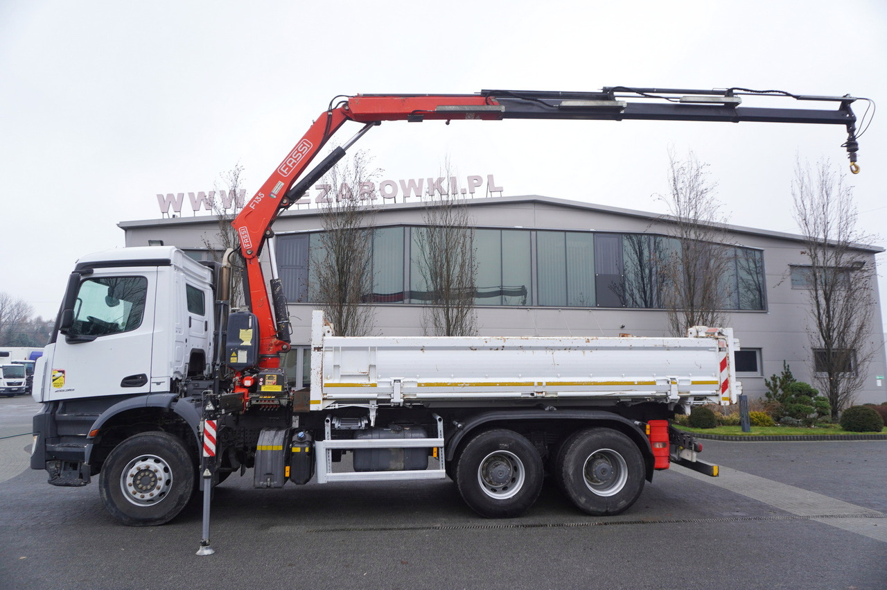 MERCEDES-BENZ Arocs 2636 6x4 / 2-way tipper / Fassi F135A.0.23 / remote control / Rotator - Camion grue: photos 5 MERCEDES-BENZ Arocs 2636 6x4 / 2-way tipper / Fassi F135A.0.23 / remote control / Rotator - Camion grue: photos 5