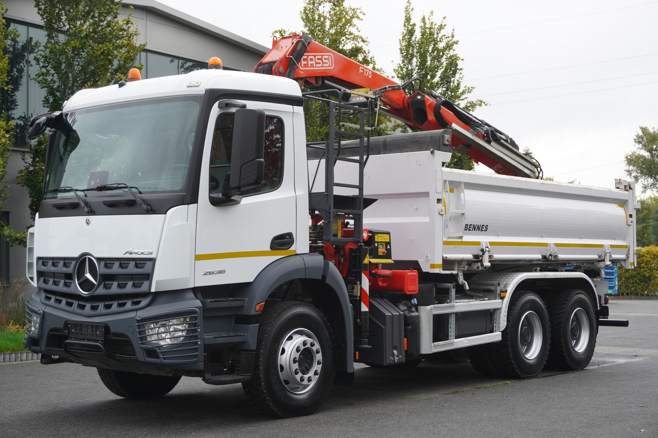 MERCEDES-BENZ Arocs 2636 6x4 / Fassi F175 / 7.7 t / 10 m / 2-side tipper / Bortmatic - Camion grue: photos 2 MERCEDES-BENZ Arocs 2636 6x4 / Fassi F175 / 7.7 t / 10 m / 2-side tipper / Bortmatic - Camion grue: photos 2