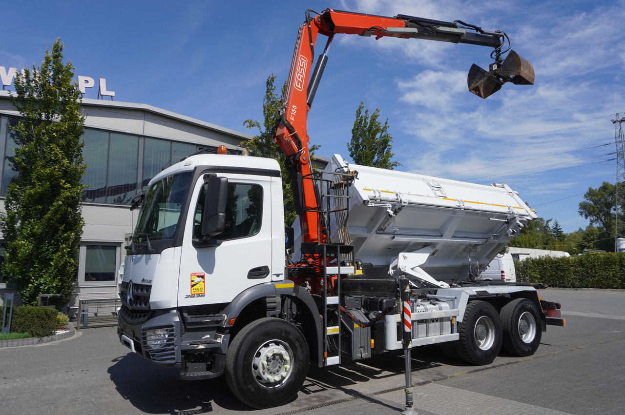 MERCEDES-BENZ Arocs 2636 / 6x4 / HDS Fassi / 3-Way Tipper / Bortmatic - Camion benne, Camion grue: photos 2 MERCEDES-BENZ Arocs 2636 / 6x4 / HDS Fassi / 3-Way Tipper / Bortmatic - Camion benne, Camion grue: photos 2