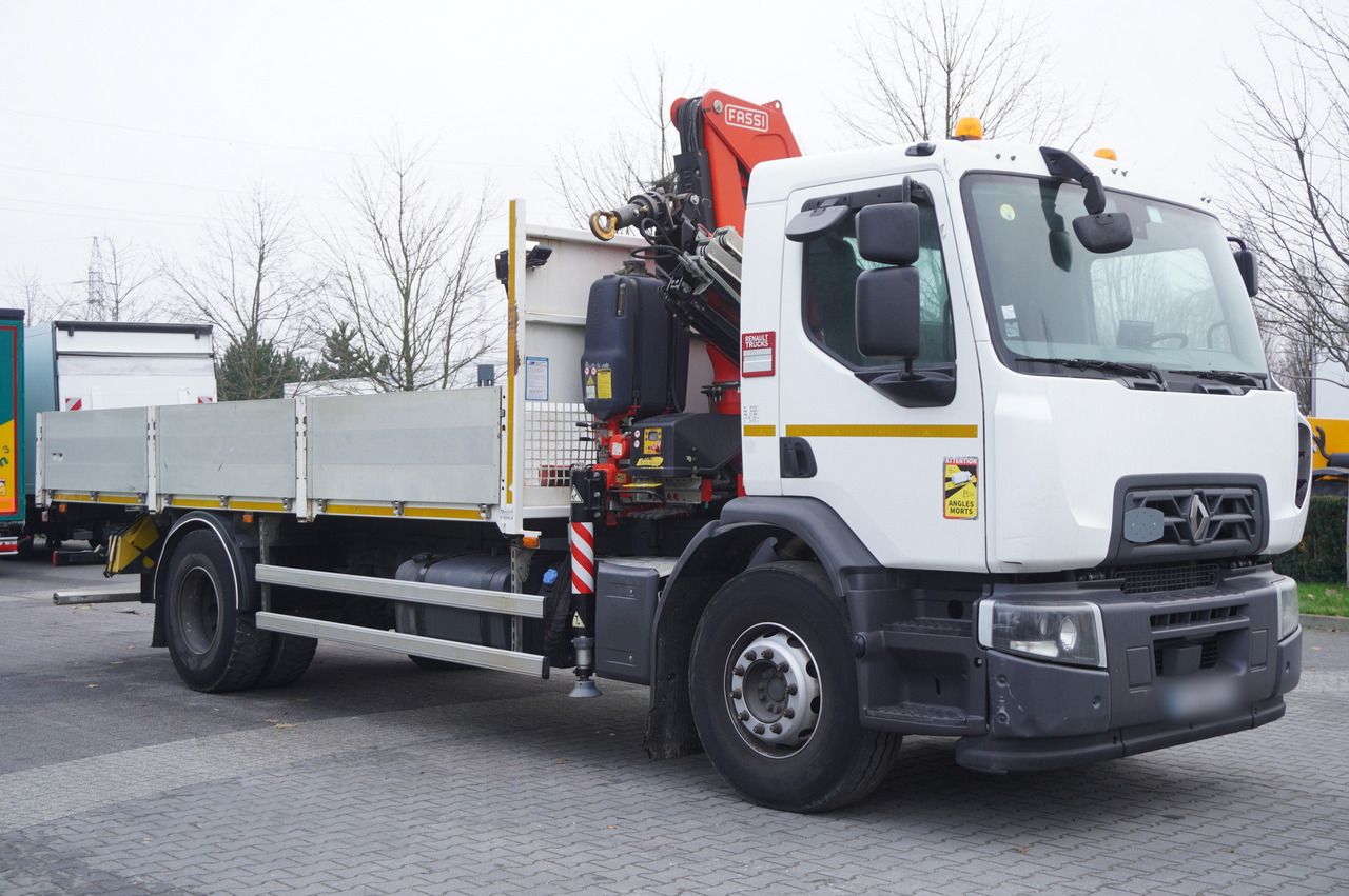 RENAULT C280 DTI 8 / FASSI crane 5.6 T / 560 MTH / range 8 m / Flatbed 15 EPAL - Camion plateau, Camion grue: photos 2 RENAULT C280 DTI 8 / FASSI crane 5.6 T / 560 MTH / range 8 m / Flatbed 15 EPAL - Camion plateau, Camion grue: photos 2
