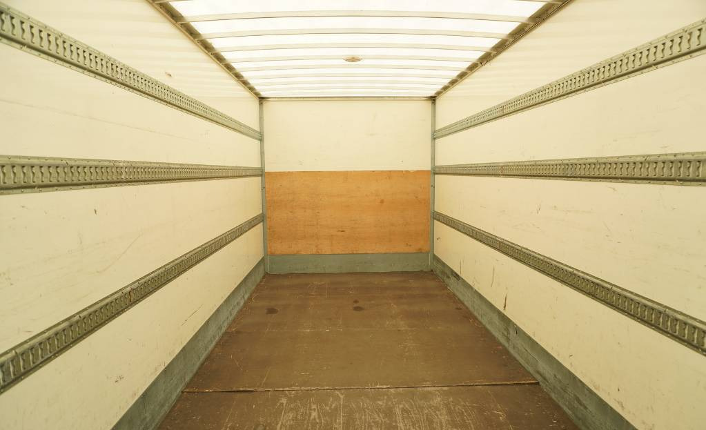 RENAULT D12 E6 / Container 18 pallets / tail lift - Camion fourgon: photos 5 RENAULT D12 E6 / Container 18 pallets / tail lift - Camion fourgon: photos 5