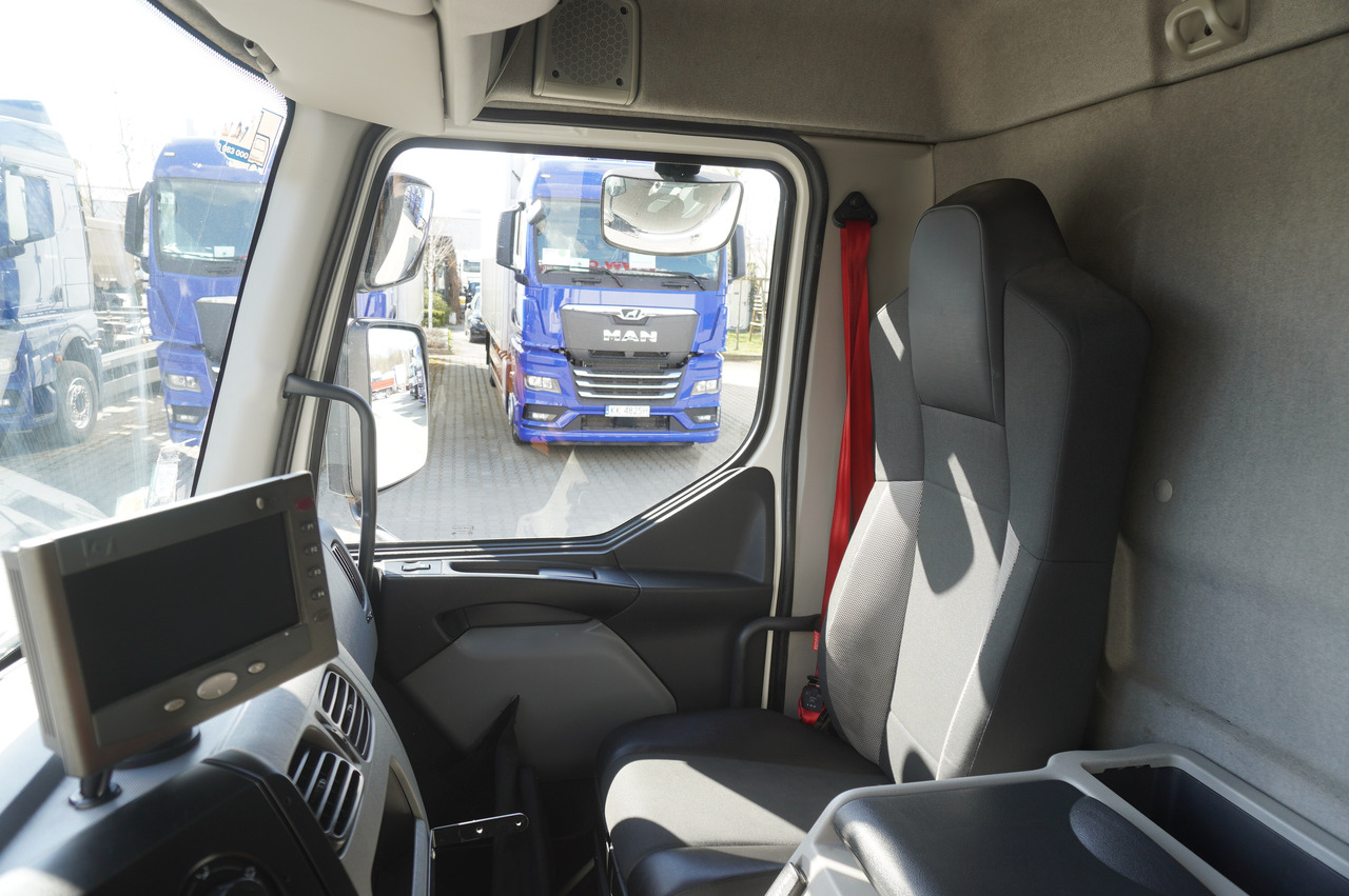 Camion frigorifique RENAULT D12 / Lamberet refrigerated truck / Dhollandia tail lift 1500 kg / 130 thousand km !!: photos 27 Camion frigorifique RENAULT D12 / Lamberet refrigerated truck / Dhollandia tail lift 1500 kg / 130 thousand km !!: photos 27