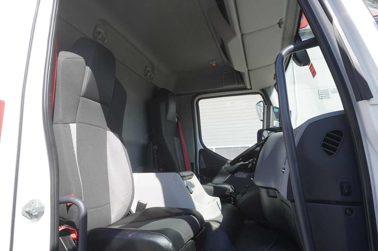 Camion frigorifique RENAULT D12 / Lamberet refrigerated truck / Dhollandia tail lift 1500 kg / 130 thousand km !!: photos 22 Camion frigorifique RENAULT D12 / Lamberet refrigerated truck / Dhollandia tail lift 1500 kg / 130 thousand km !!: photos 22