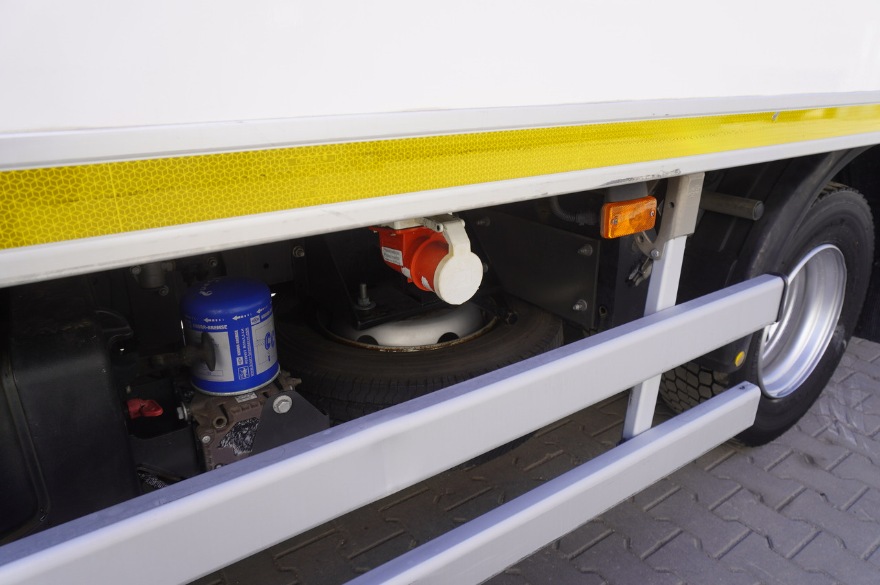 Camion frigorifique RENAULT D12 / Lamberet refrigerated truck / Dhollandia tail lift 1500 kg / 130 thousand km !!: photos 16 Camion frigorifique RENAULT D12 / Lamberet refrigerated truck / Dhollandia tail lift 1500 kg / 130 thousand km !!: photos 16