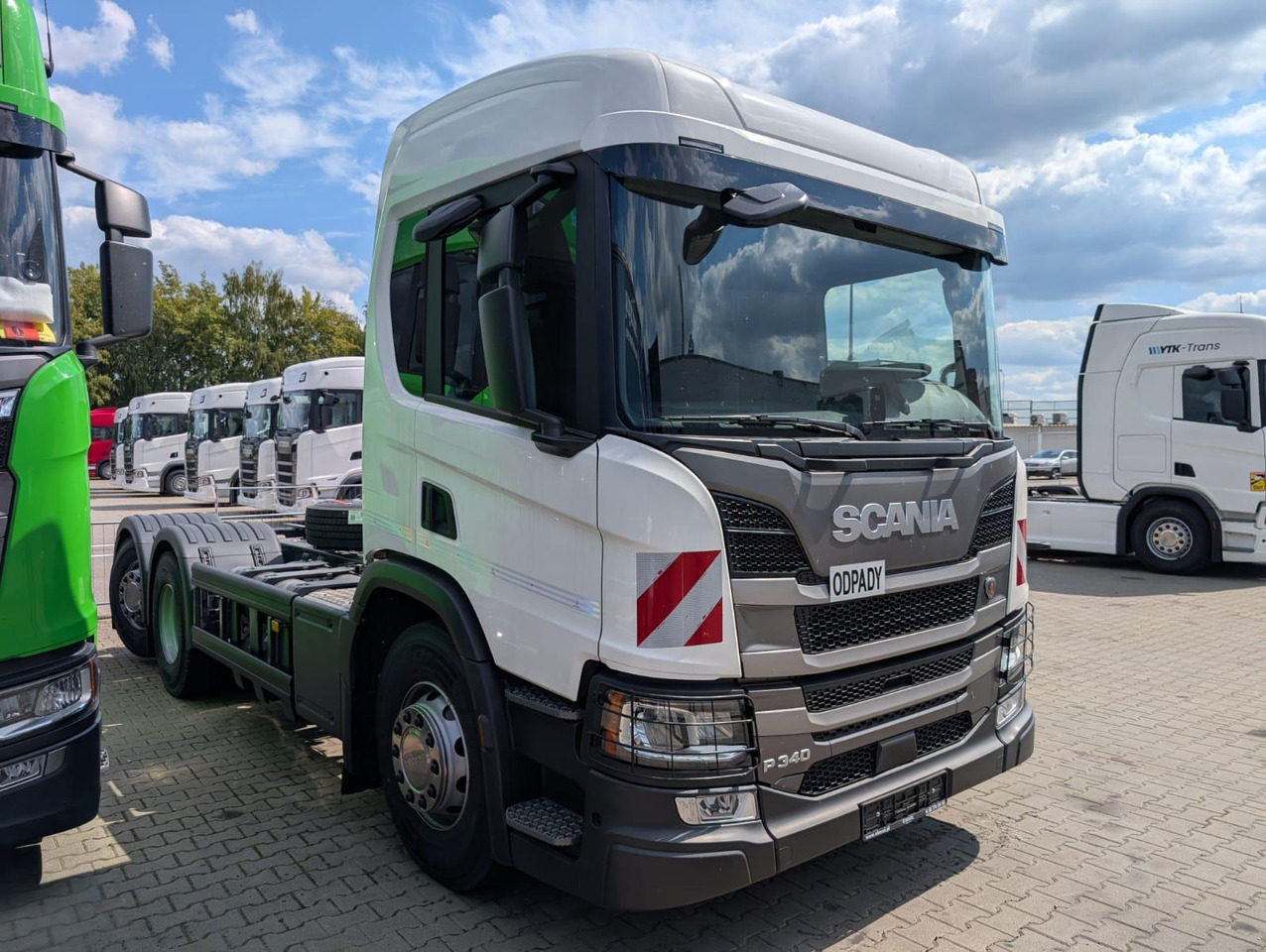 SCANIA P 340 B6x2*4NA / chassis frame / steering axle / CNG / large cab / 8 units - Benne à ordures ménagères: photos 2 SCANIA P 340 B6x2*4NA / chassis frame / steering axle / CNG / large cab / 8 units - Benne à ordures ménagères: photos 2