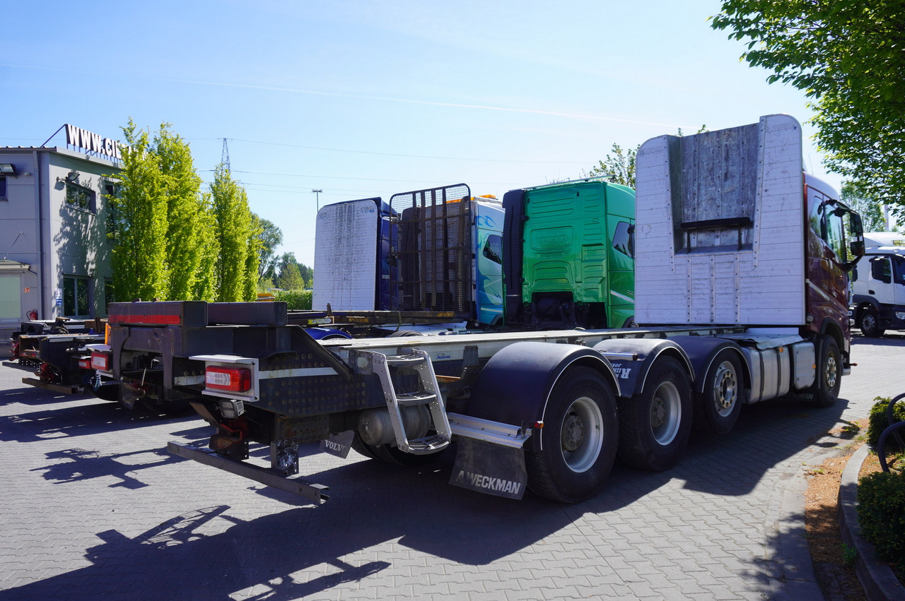 VOLVO FH16 750 / 750 HP! / chassis / 4 units 8x4 - Camion grue: photos 5 VOLVO FH16 750 / 750 HP! / chassis / 4 units 8x4 - Camion grue: photos 5